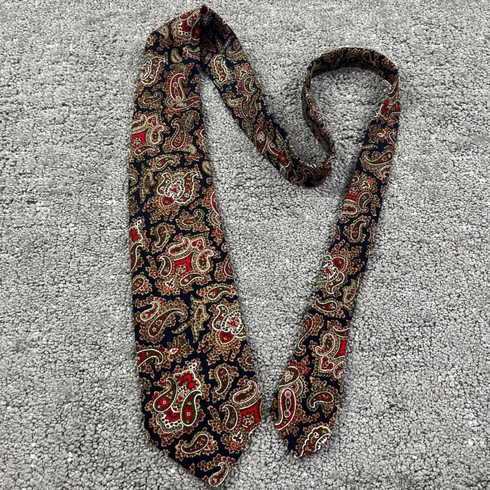 Vintage All Wool Mens Tie Navy Red Paisley Necktie Traditional Preppy